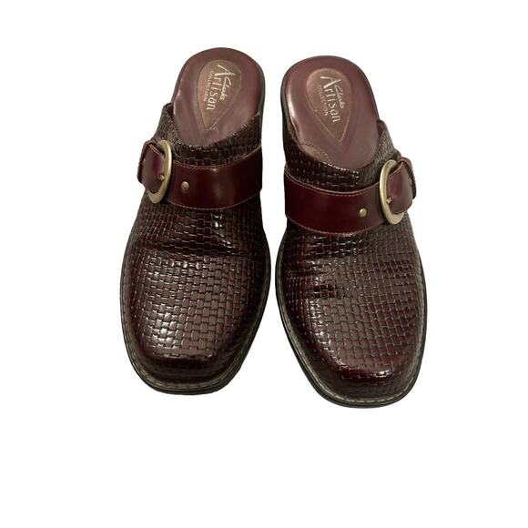 EUC Clarks Artisan‎ Womens Mules Shoes Basket Weave Leather Slip On Buckle 8M - Picture 2 of 10